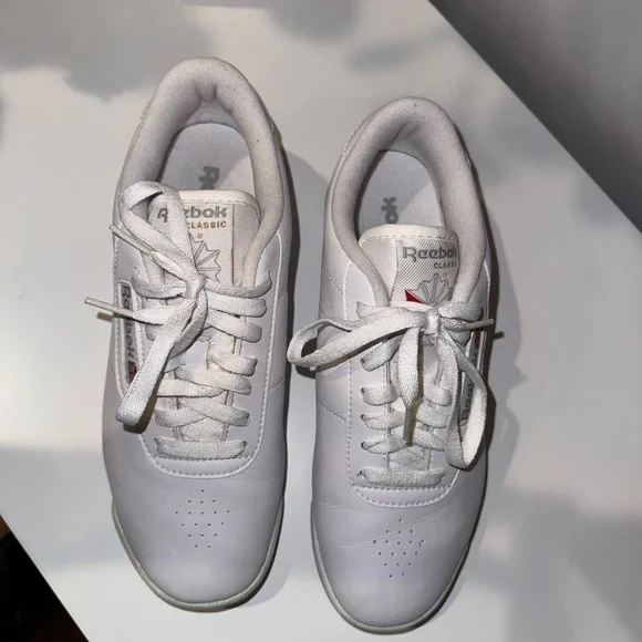Reebok Classic White Sneakers size 7.5 - Picture 2 of 6